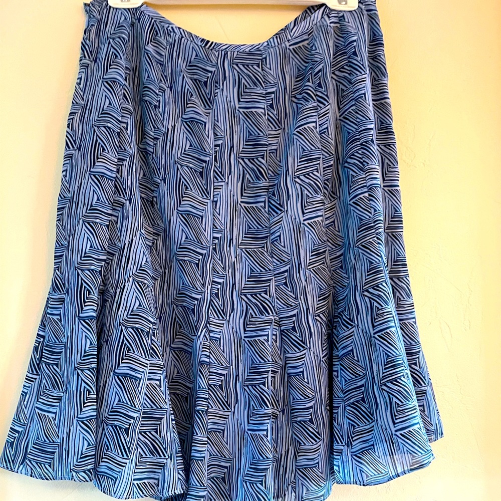 Ann Taylor skirt, size 10 petite, blue chevron pattern, knee length